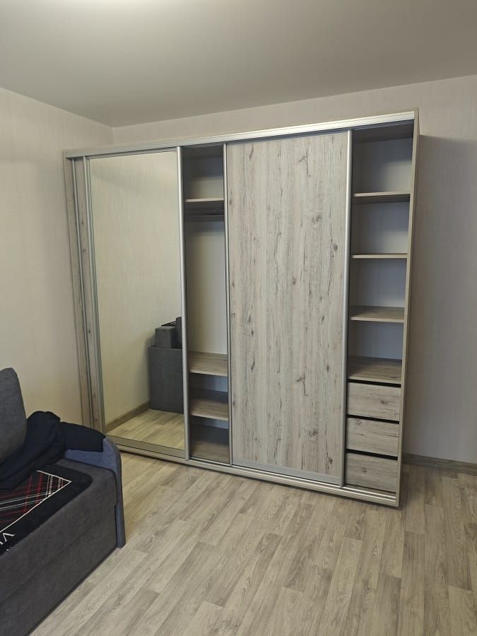 Шкаф-купе 2300х2400х600 (Дуб кортона) с зеркалом